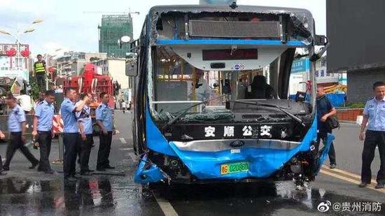 又救出1人！贵州坠湖公交搜救出37人 其中21死16伤
