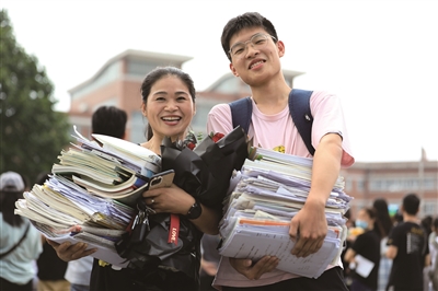 江苏省近35万名考生昨天顺利结束高考