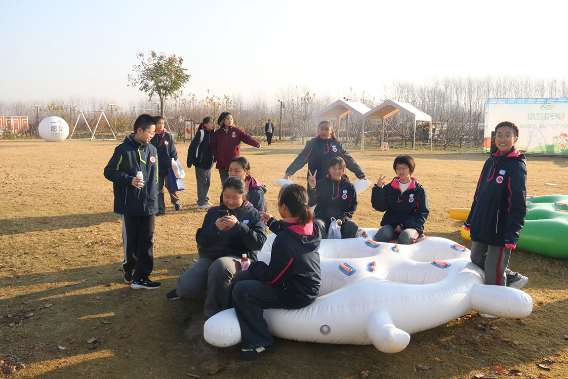 凝聚学子骄慧，躬行劳动乐美 —— 第四开明中学初一年级学生赴淮安“乐享果玩”田园综合体开展研学之旅