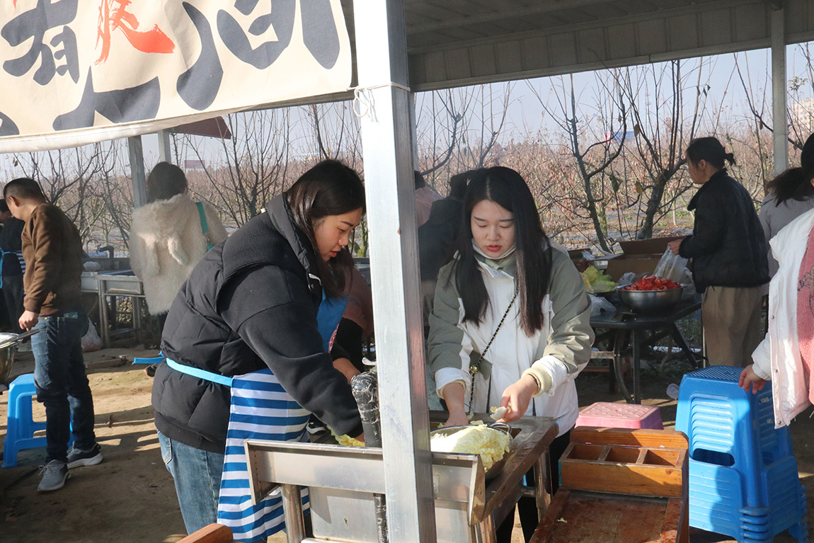 凝聚学子骄慧，躬行劳动乐美 —— 第四开明中学初一年级学生赴淮安“乐享果玩”田园综合体开展研学之旅