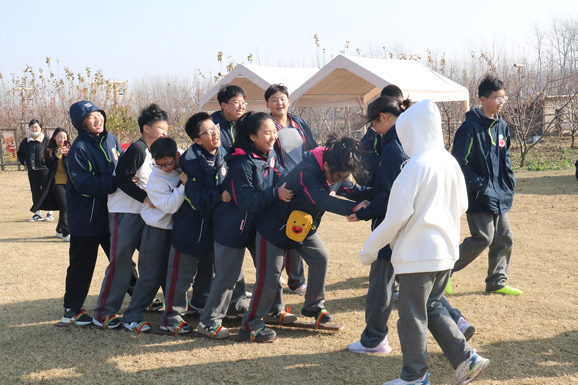 凝聚学子骄慧，躬行劳动乐美 —— 第四开明中学初一年级学生赴淮安“乐享果玩”田园综合体开展研学之旅