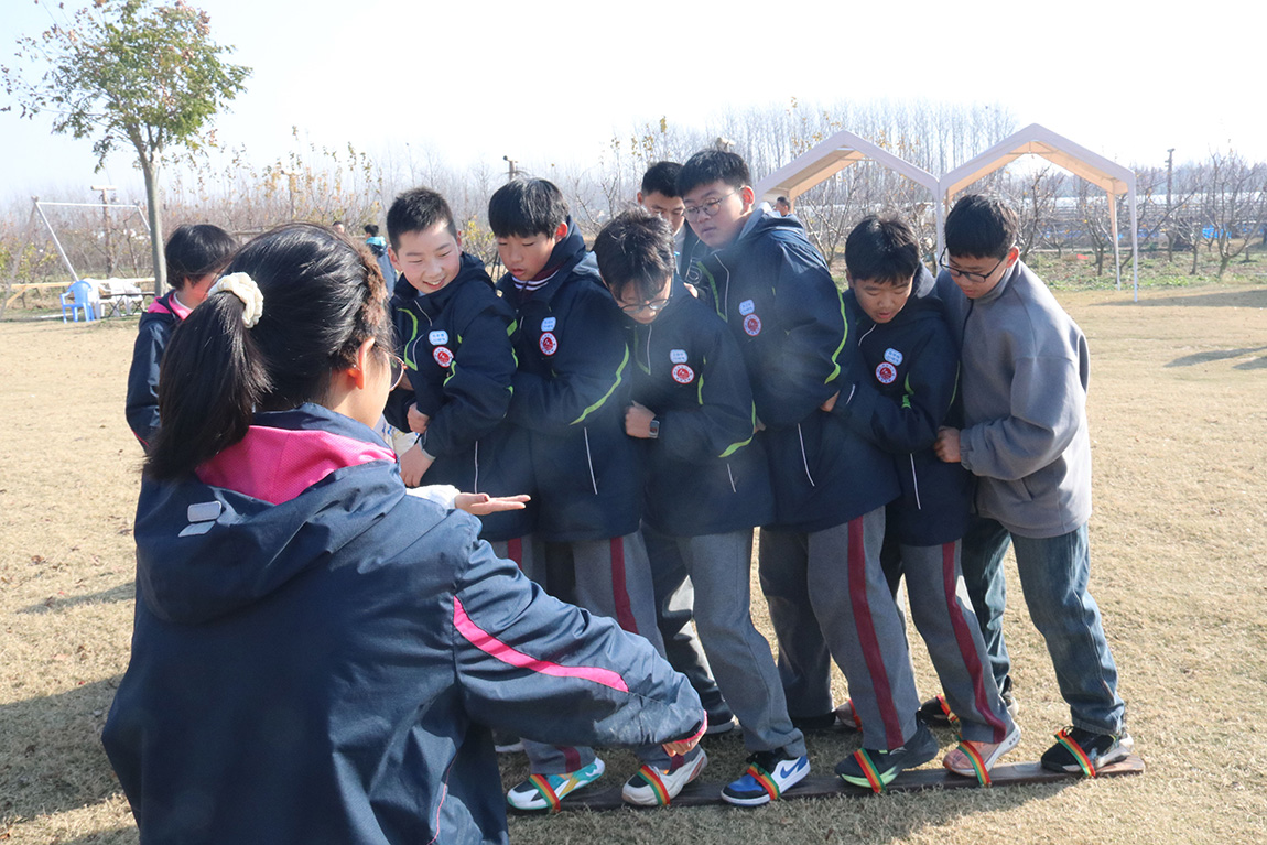 凝聚学子骄慧，躬行劳动乐美 —— 第四开明中学初一年级学生赴淮安“乐享果玩”田园综合体开展研学之旅