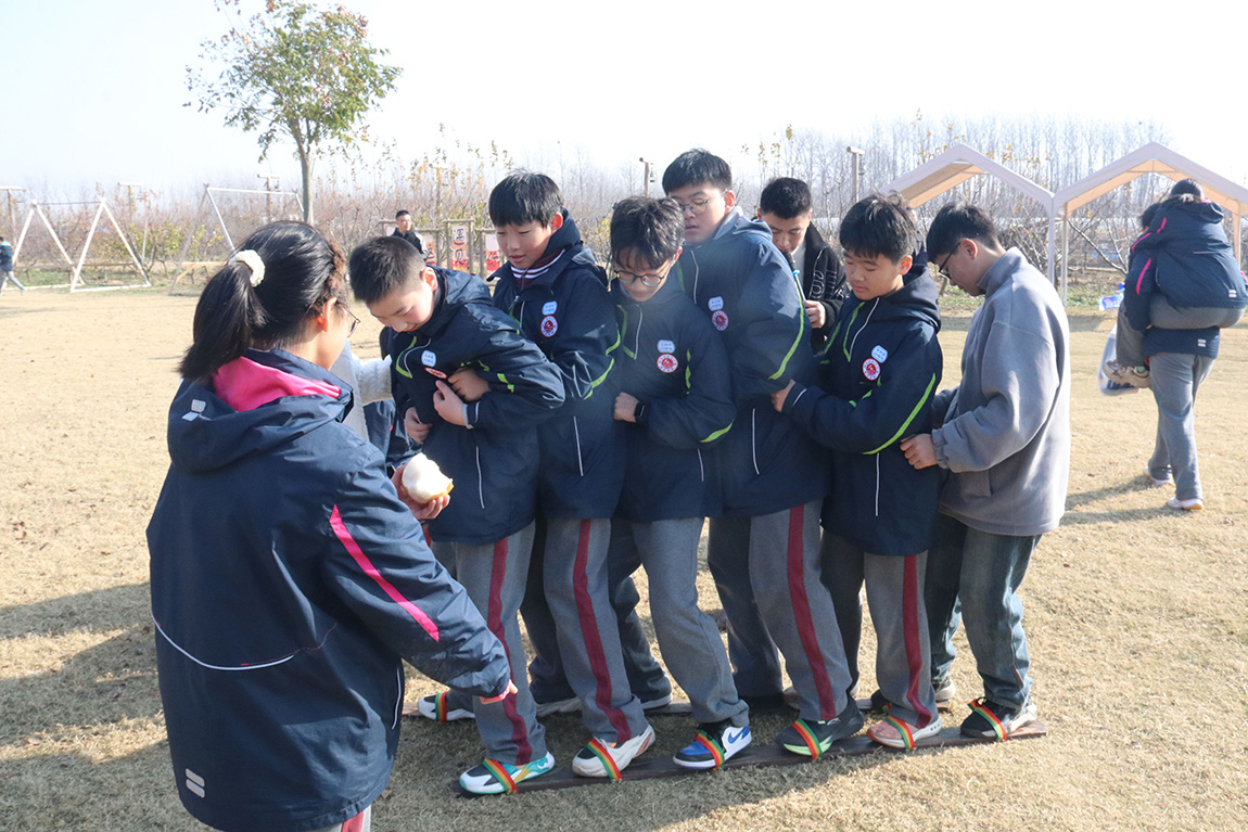 凝聚学子骄慧，躬行劳动乐美 —— 第四开明中学初一年级学生赴淮安“乐享果玩”田园综合体开展研学之旅