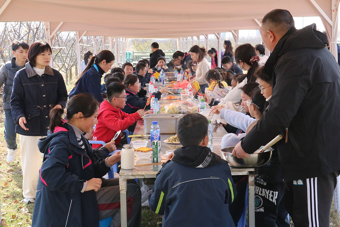 凝聚学子骄慧，躬行劳动乐美 —— 第四开明中学初一年级学生赴淮安“乐享果玩”田园综合体开展研学之旅