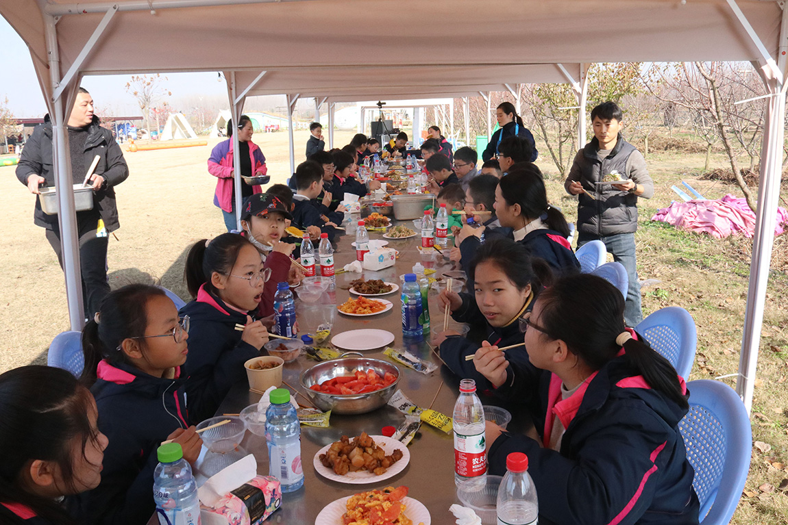 凝聚学子骄慧，躬行劳动乐美 —— 第四开明中学初一年级学生赴淮安“乐享果玩”田园综合体开展研学之旅